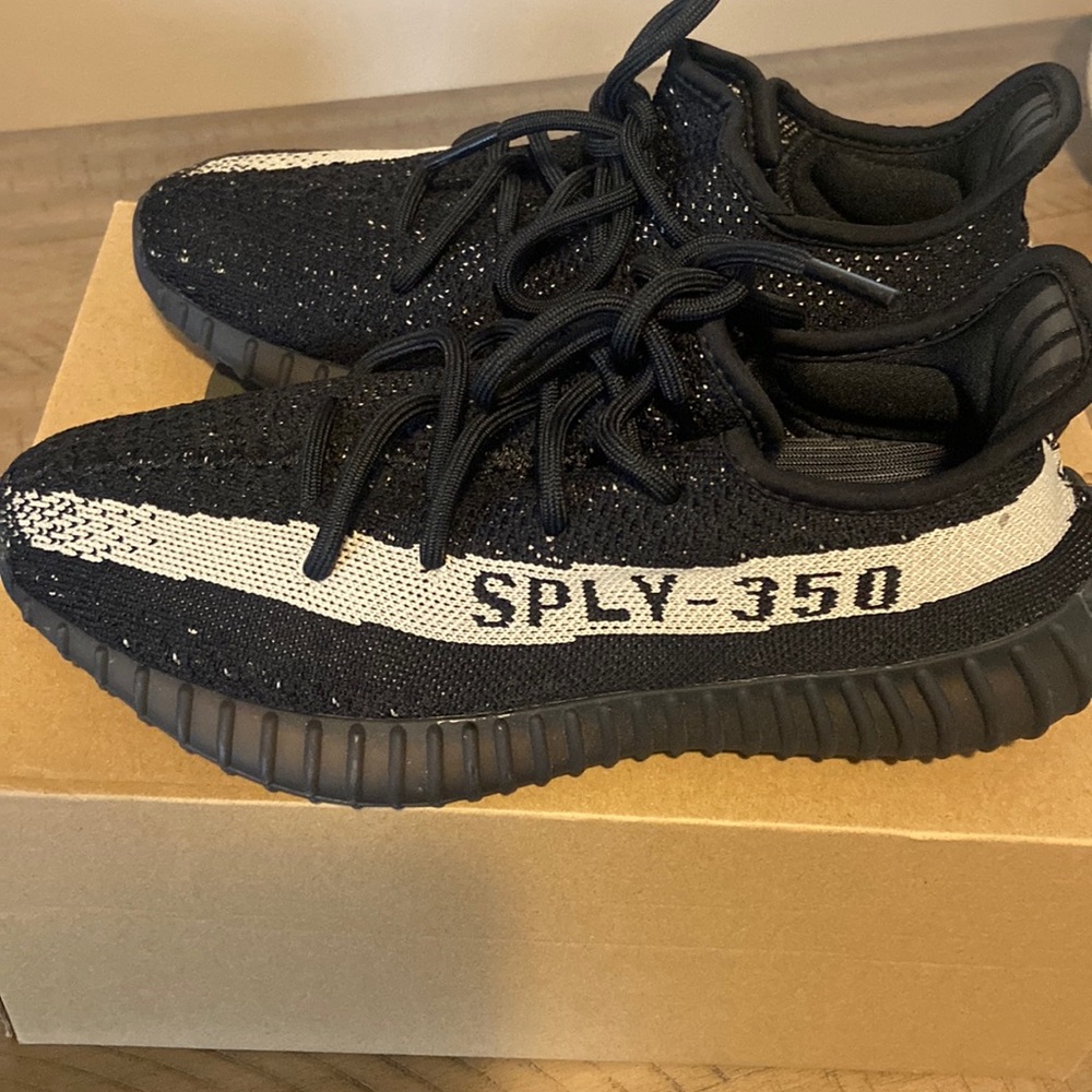 YEEZY Oreo 350s V2 size 7